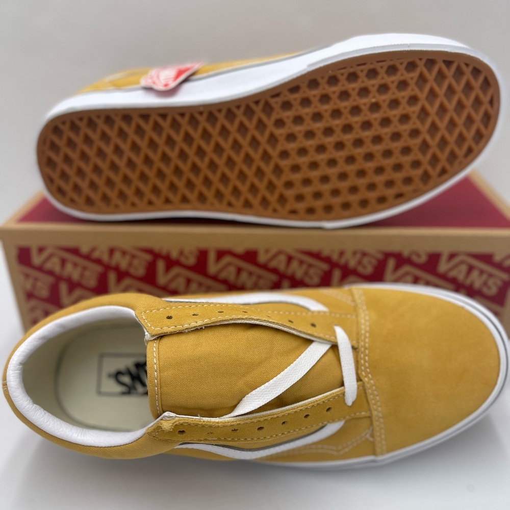Vans WMNS Old Skool
Ochre/True White
VN0A38G1QA0 - Picture 15 of 16